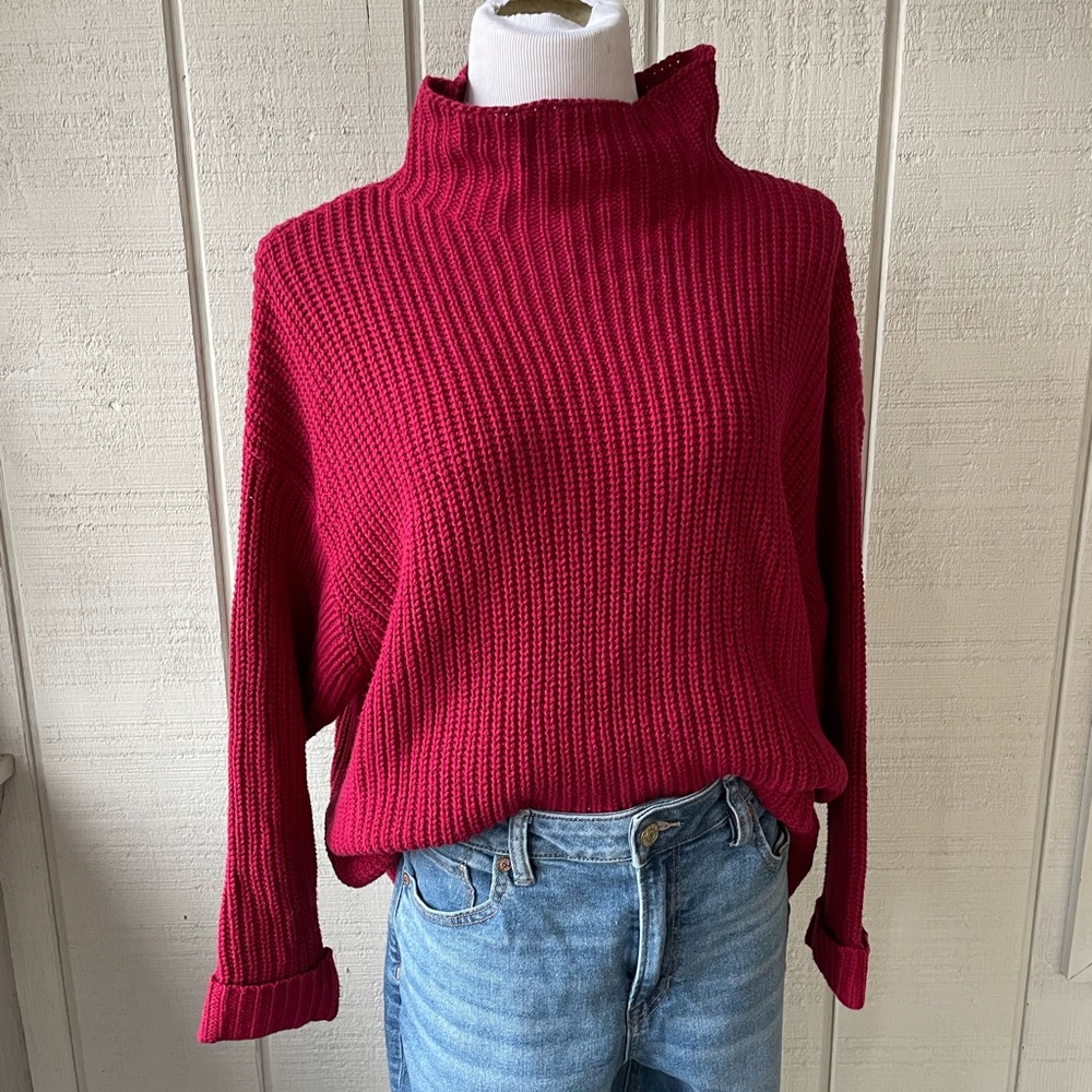 American Eagle Oversized Red Mock/turtleneck ribbed knit sweater size Medium